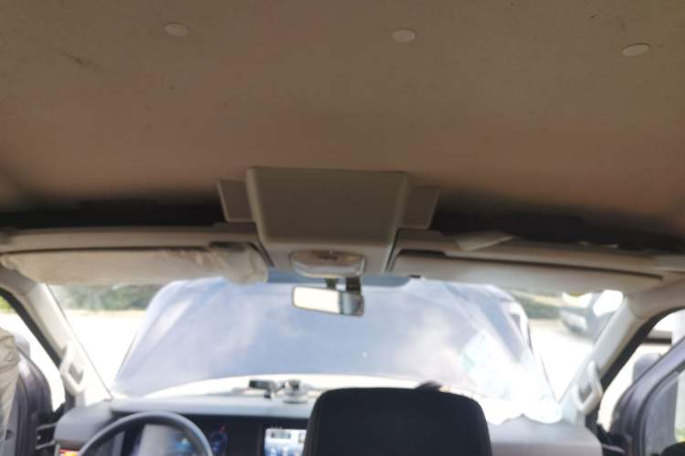 Used Dongfeng Yufeng 2023 V9+ 2.0T Automatic Front-Drive Multi-Function Mid-Roof 7/8/9-Seater Headliner