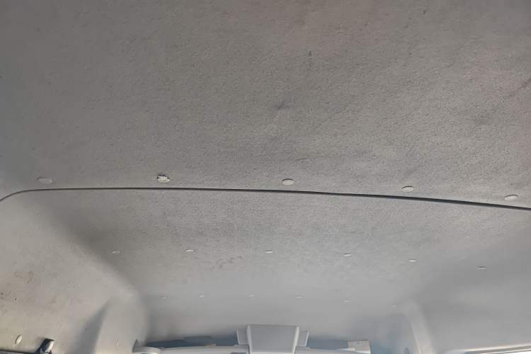 Used Dongfeng Yufeng 2023 V9+ 2.0T Manual Front-Wheel-Drive Multi-Function Mid-Roof Van with 7/8/9 Seats Headliner