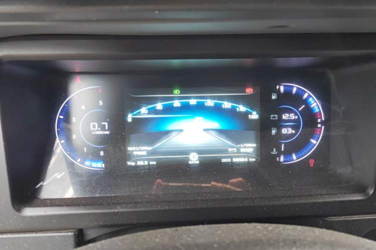 Used Dongfeng Yufeng 2023 V9+ 2.0T Manual Front-Wheel-Drive Multi-Function Mid-Roof Van with 7/8/9 Seats Instrument Cluster
