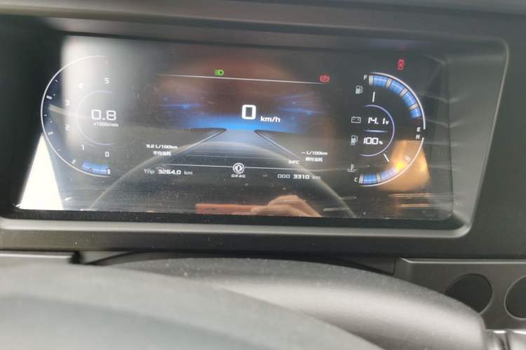 Used Dongfeng Yufeng 2023 V9+ 2.0T Manual Rear-Drive Multi-Function Mid-Height 7/8/9-Seater Instrument Cluster