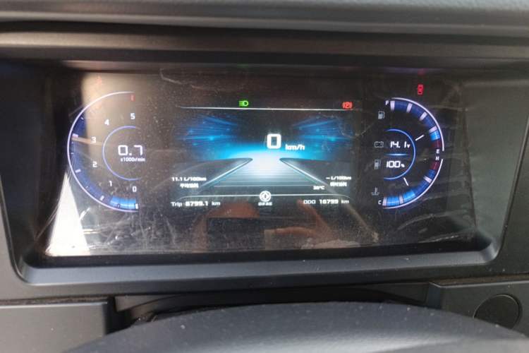 Used Dongfeng Yufeng 2023 V9+ 2.0T Manual Rear-Drive Multi-Function Mid-Height 7/8/9-Seater Instrument Cluster
