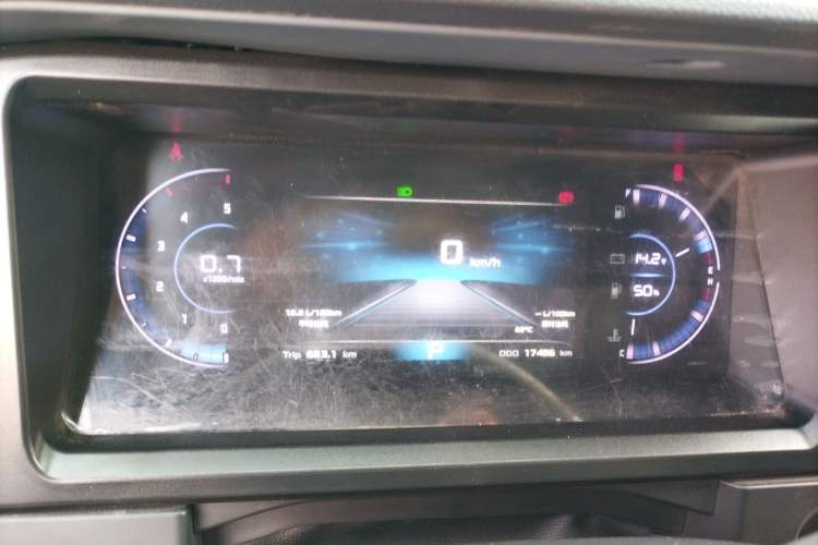 Used Dongfeng Yufeng 2023 V9+ 2.0T Automatic Front-Wheel-Drive Short Wheelbase Mid-Roof Design—5/6-Seater Instrument Cluster