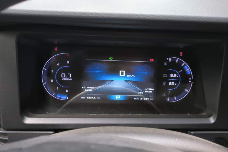 Used Dongfeng Yufeng 2023 V9+ 2.0T Automatic Front-Wheel-Drive Short Wheelbase Low-Roof Model with 5/6 Seats Instrument Cluster
