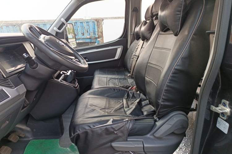 Used Dongfeng Yufeng 2023 V9+ 2.0T Manual Rear-Drive Multi-Function Mid-Height 7/8/9-Seater Left Front Seat