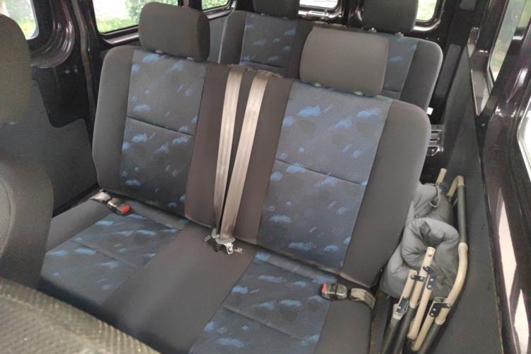Used Dongfeng Yufeng 2023 V9+ 2.0T Manual Front-Wheel-Drive Multi-Function Mid-Roof Van with 7/8/9 Seats Left Rear Seat