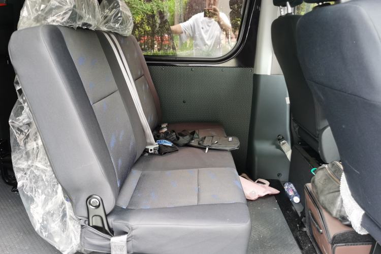 Used Dongfeng Yufeng 2023 V9+ 2.0T Manual Rear-Drive Multi-Function Mid-Height 7/8/9-Seater Left Rear Seat