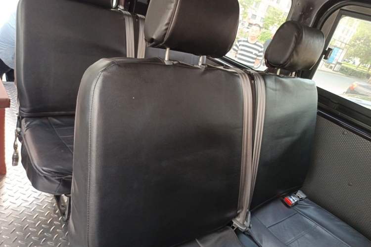Used Dongfeng Yufeng 2023 V9+ 2.0T Manual Rear-Drive Multi-Function Mid-Height 7/8/9-Seater Left Rear Seat