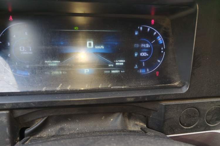Used Dongfeng Yufeng 2023 V9+ 2.0T Automatic Front-Drive Multi-Function Mid-Roof 7/8/9-Seater Odometer Close Up