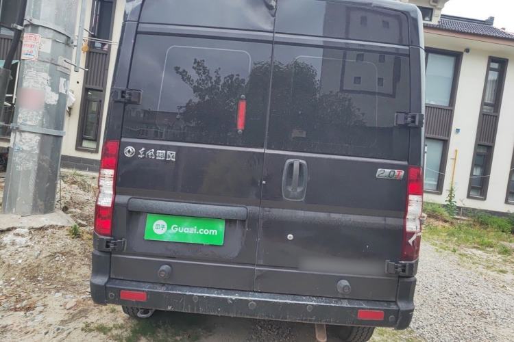 Used Dongfeng Yufeng 2023 V9+ 2.0T Manual Front-Wheel-Drive Multi-Function Mid-Roof Van with 7/8/9 Seats Rear