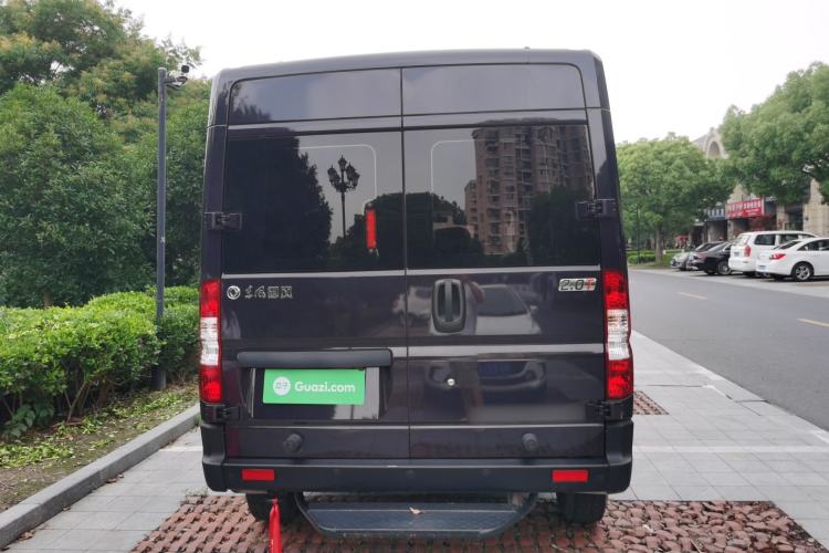 Used Dongfeng Yufeng 2023 V9+ 2.0T Manual Rear-Drive Multi-Function Mid-Height 7/8/9-Seater Rear
