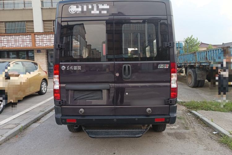 Used Dongfeng Yufeng 2023 V9+ 2.0T Manual Rear-Drive Multi-Function Mid-Height 7/8/9-Seater Rear
