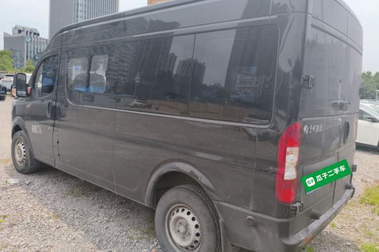 Used Dongfeng Yufeng 2023 V9+ 2.0T Manual Front-Wheel-Drive Multi-Function Mid-Roof Van with 7/8/9 Seats Rear Left 45 Deg