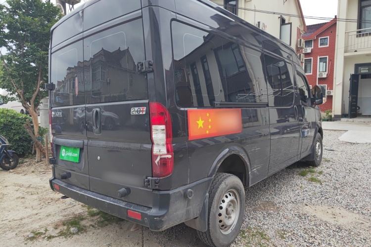 Used Dongfeng Yufeng 2023 V9+ 2.0T Manual Front-Wheel-Drive Multi-Function Mid-Roof Van with 7/8/9 Seats Rear Right 45 Deg