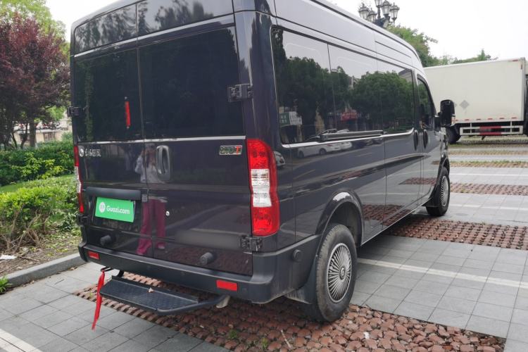 Used Dongfeng Yufeng 2023 V9+ 2.0T Manual Rear-Drive Multi-Function Mid-Height 7/8/9-Seater Rear Right 45 Deg