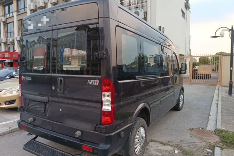 Used Dongfeng Yufeng 2023 V9+ 2.0T Manual Rear-Drive Multi-Function Mid-Height 7/8/9-Seater Rear Right 45 Deg