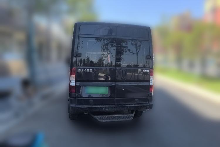 Used Dongfeng Yufeng 2023 V9+ 2.0T Manual Front-Wheel-Drive Multi-Function Mid-Roof Van with 7/8/9 Seats Rear