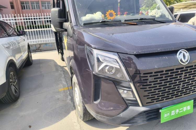 Used Dongfeng Yufeng 2023 V9+ 2.0T Manual Front-Drive Multi-Function Mid-Roof High-Roof 7/8/9-Seater Right Front Headlight