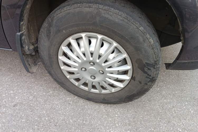 Used Dongfeng Yufeng 2023 V9+ 2.0T Manual Rear-Drive Multi-Function Mid-Height 7/8/9-Seater Right Front Wheel Hub