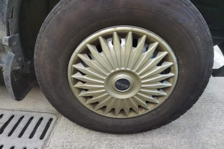 Used Dongfeng Yufeng 2023 V9+ 2.0T Automatic Front-Drive Multi-Function Mid-Roof 7/8/9-Seater Right Front Wheel Hub