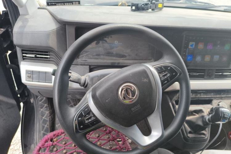 Used Dongfeng Yufeng 2023 V9+ 2.0T Manual Front-Wheel-Drive Multi-Function Mid-Roof Van with 7/8/9 Seats Steering Wheel