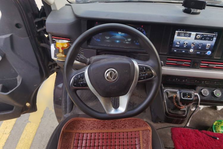 Used Dongfeng Yufeng 2023 V9+ 2.0T Automatic Front-Drive Multi-Function Mid-Roof 7/8/9-Seater Steering Wheel