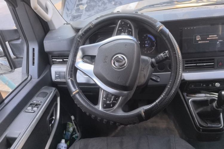 Used Dongfeng Yufeng 2023 V9+ 2.0T Manual Front-Wheel-Drive Multi-Function Mid-Roof Van with 7/8/9 Seats Steering Wheel