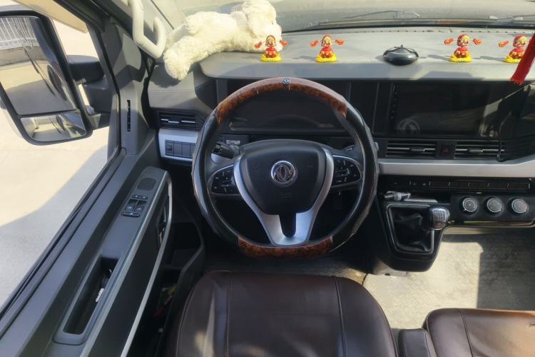Used Dongfeng Yufeng 2023 V9+ 2.0T Manual Front-Drive Multi-Function Mid-Roof High-Roof 7/8/9-Seater Steering Wheel