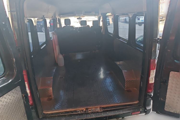 Used Dongfeng Yufeng 2023 V9+ 2.0T Manual Front-Wheel-Drive Multi-Function Mid-Roof Van with 7/8/9 Seats Trunk