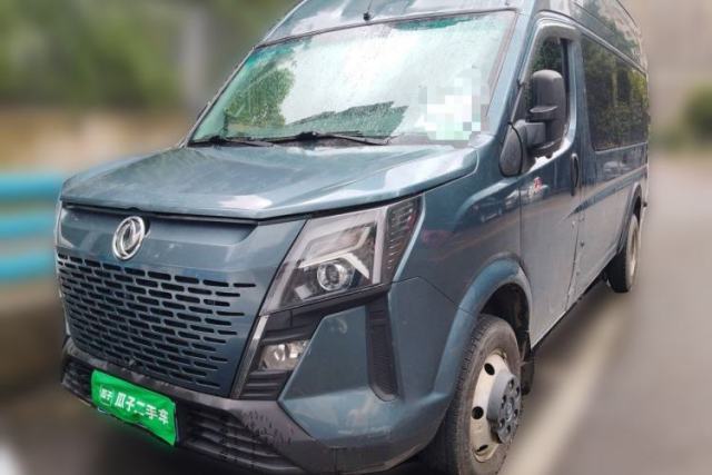 Used Dongfeng Yufeng 2023 V9+ 2.3T Manual Rear-Drive Cargo Van with Dual Rear Tires 3-Seater