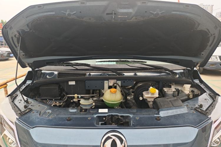 Used Dongfeng Yufeng 2023 V9+ 2.3T Manual Front-Drive Van Short Wheelbase Mid-Roof 3-Seater Engine Bay