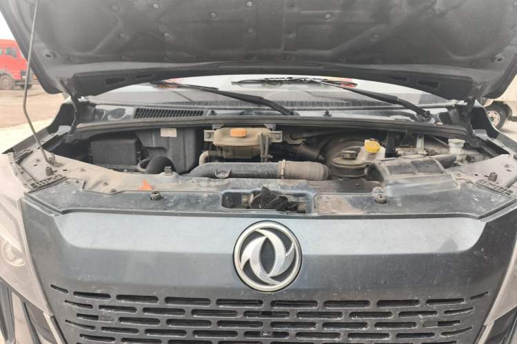 Used Dongfeng Yufeng 2023 V9+ 2.3T Manual Rear-Drive Dual Rear Tires Long Wheelbase High-Roof 3-Seater Cargo Van Engine Bay