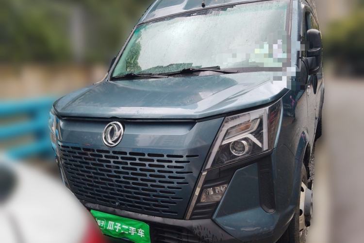 Used Dongfeng Yufeng 2023 V9+ 2.3T Manual Rear-Drive Cargo Van with Dual Rear Tires 3-Seater Front