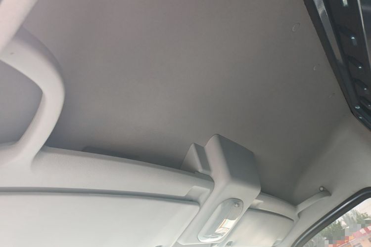 Used Dongfeng Yufeng 2023 V9+ 2.3T Manual Front-Drive Van Short Wheelbase Mid-Roof 3-Seater Headliner