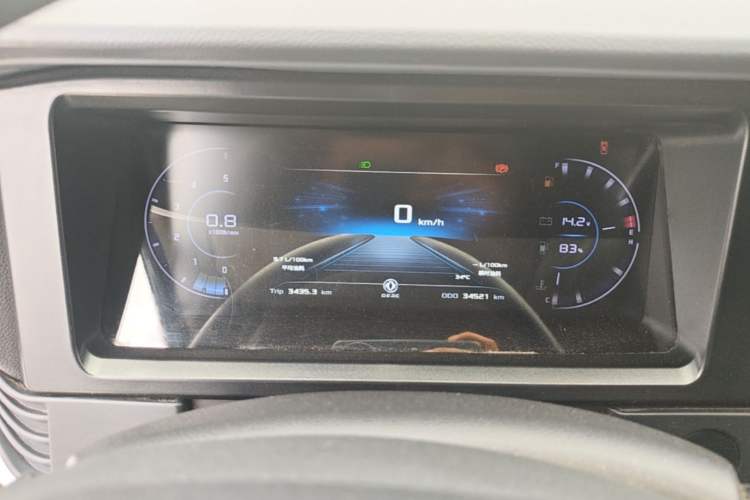 Used Dongfeng Yufeng 2023 V9+ 2.3T Manual Front-Drive Van Short Wheelbase Mid-Roof 3-Seater Instrument Cluster