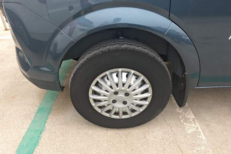 Used Dongfeng Yufeng 2023 V9+ 2.3T Manual Front-Drive Van Short Wheelbase Mid-Roof 3-Seater Left Front Wheel Hub