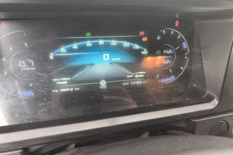 Used Dongfeng Yufeng 2023 V9+ 2.3T Manual Rear-Drive Dual Rear Tires Long Wheelbase High-Roof 3-Seater Cargo Van Odometer Close Up
