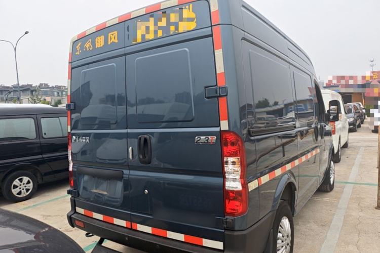 Used Dongfeng Yufeng 2023 V9+ 2.3T Manual Front-Drive Van Short Wheelbase Mid-Roof 3-Seater Rear