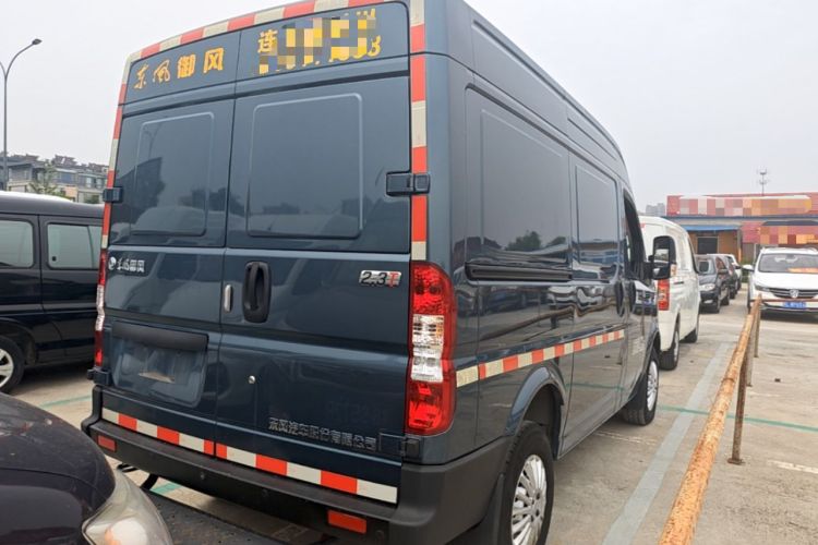 Used Dongfeng Yufeng 2023 V9+ 2.3T Manual Front-Drive Van Short Wheelbase Mid-Roof 3-Seater Rear Right 45 Deg