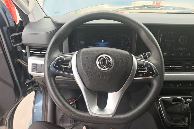 Used Dongfeng Yufeng 2023 V9+ 2.3T Manual Front-Drive Van Short Wheelbase Mid-Roof 3-Seater Steering Wheel