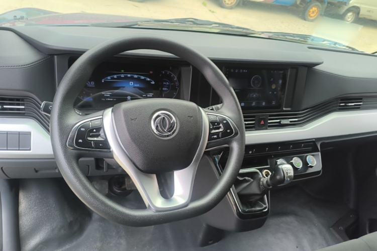 Used Dongfeng Yufeng 2023 V9+ 2.3T Manual Front-Drive Van Short Wheelbase Mid-Roof 3-Seater Steering Wheel