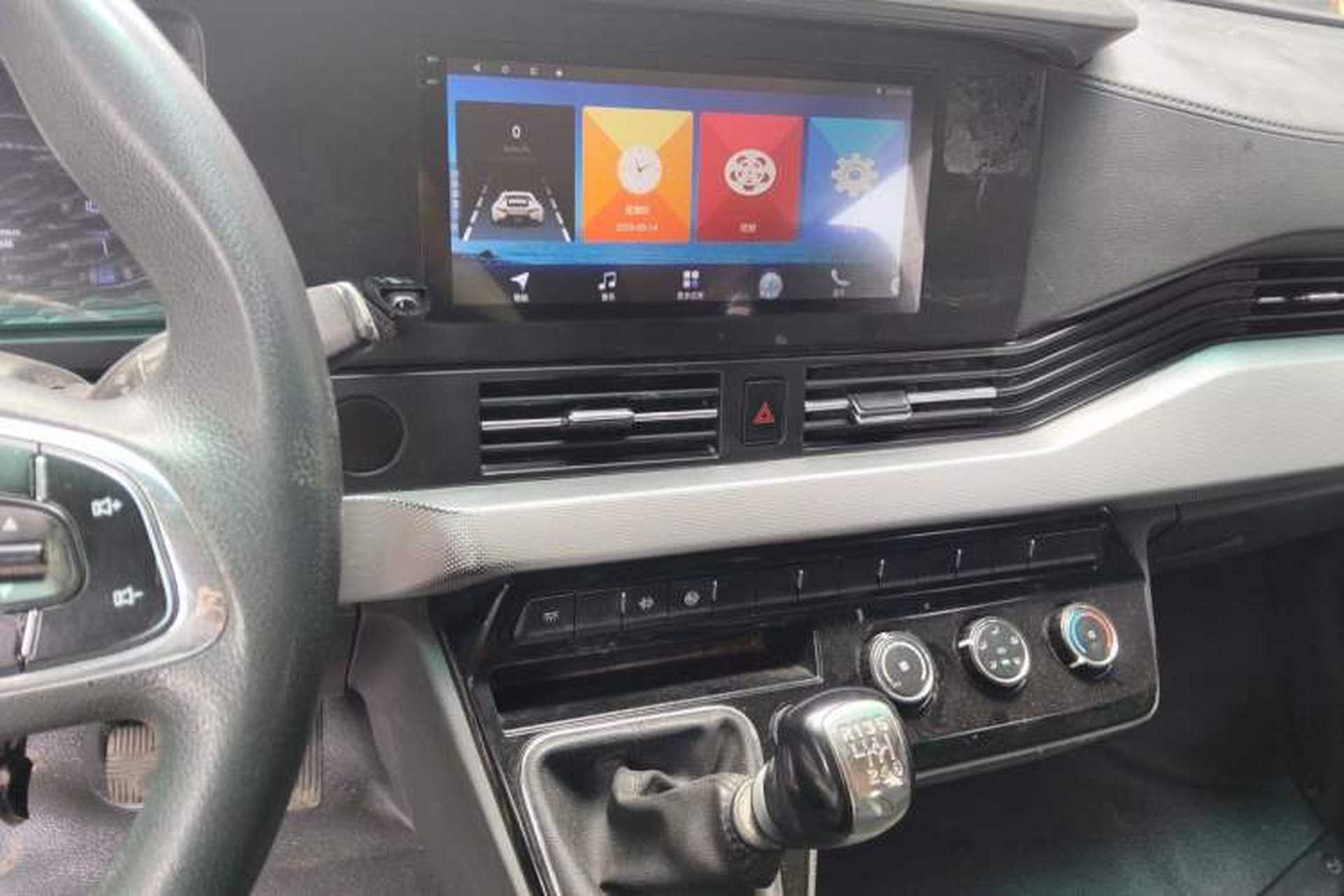Used Dongfeng Yufeng 2023 V9+ 2.0T Manual Front-Wheel-Drive Multi-Function Short-Chassis Low-Roof 5/6-Seater Audio And AC Panel