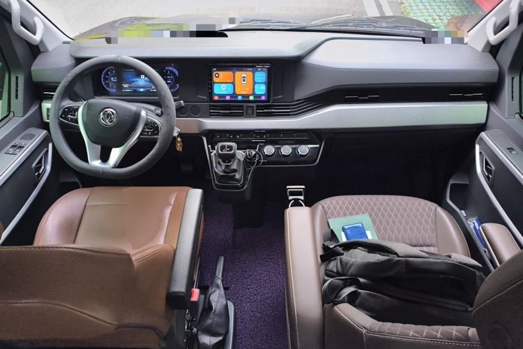 Used Dongfeng Yufeng 2023 V9+ 2.0T Automatic Front-Drive Multi-Function Mid-Roof 7/8/9-Seater Center Console