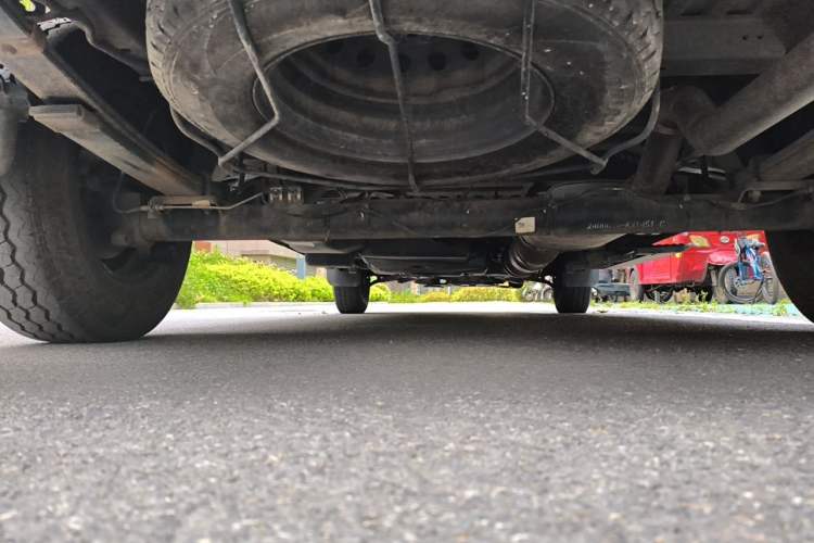 Used Dongfeng Yufeng 2023 V9+ 2.0T Automatic Front-Drive Multi-Function Mid-Roof 7/8/9-Seater Chassis Rear