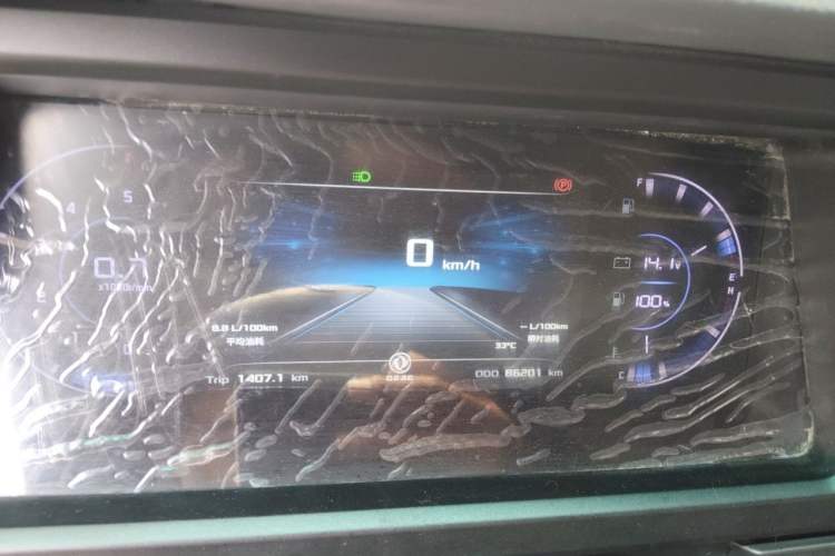 Used Dongfeng Yufeng 2023 V9+ 2.0T Manual Front-Wheel-Drive Multi-Function Short-Chassis Low-Roof 5/6-Seater Instrument Cluster