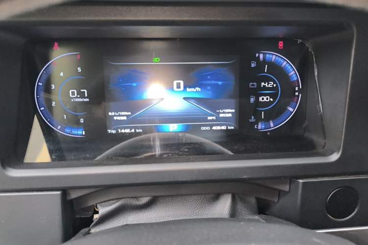 Used Dongfeng Yufeng 2023 V9+ 2.0T Automatic Front-Drive Multi-Function Mid-Roof 7/8/9-Seater Instrument Cluster