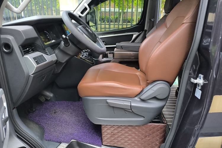 Used Dongfeng Yufeng 2023 V9+ 2.0T Automatic Front-Drive Multi-Function Mid-Roof 7/8/9-Seater Left Front Seat