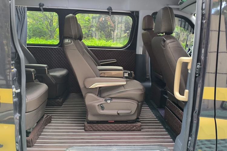 Used Dongfeng Yufeng 2023 V9+ 2.0T Automatic Front-Drive Multi-Function Mid-Roof 7/8/9-Seater Left Rear Seat