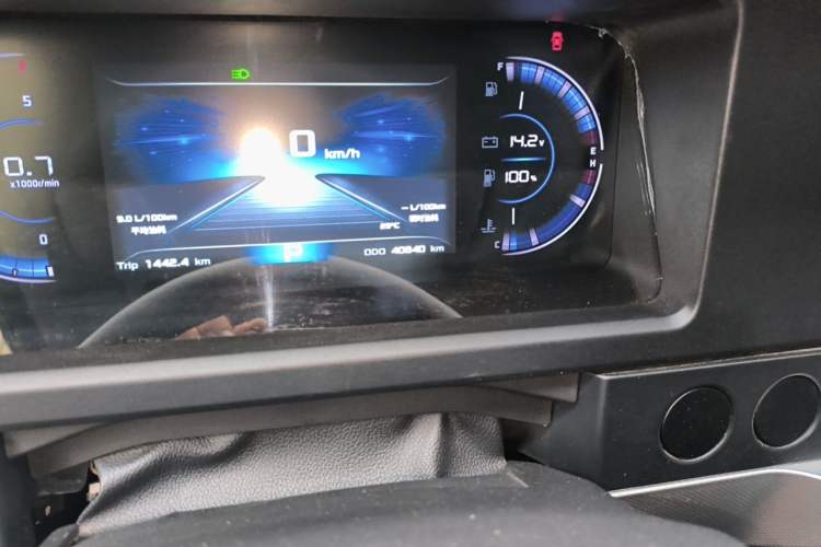 Used Dongfeng Yufeng 2023 V9+ 2.0T Automatic Front-Drive Multi-Function Mid-Roof 7/8/9-Seater Odometer Close Up