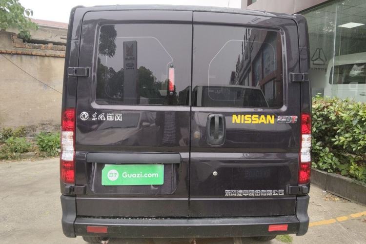 Used Dongfeng Yufeng 2023 V9+ 2.0T Manual Front-Wheel-Drive Multi-Function Short-Chassis Low-Roof 5/6-Seater Rear