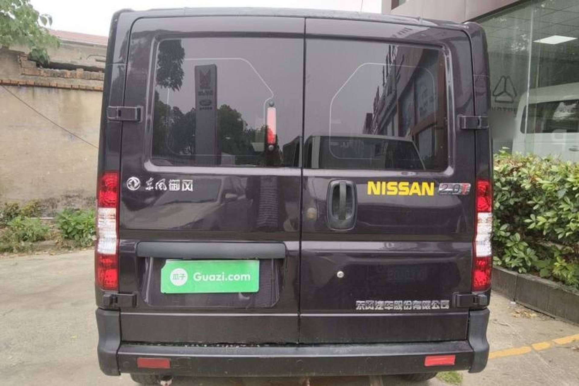 Used Dongfeng Yufeng 2023 V9+ 2.0T Manual Front-Wheel-Drive Multi-Function Short-Chassis Low-Roof 5/6-Seater Rear